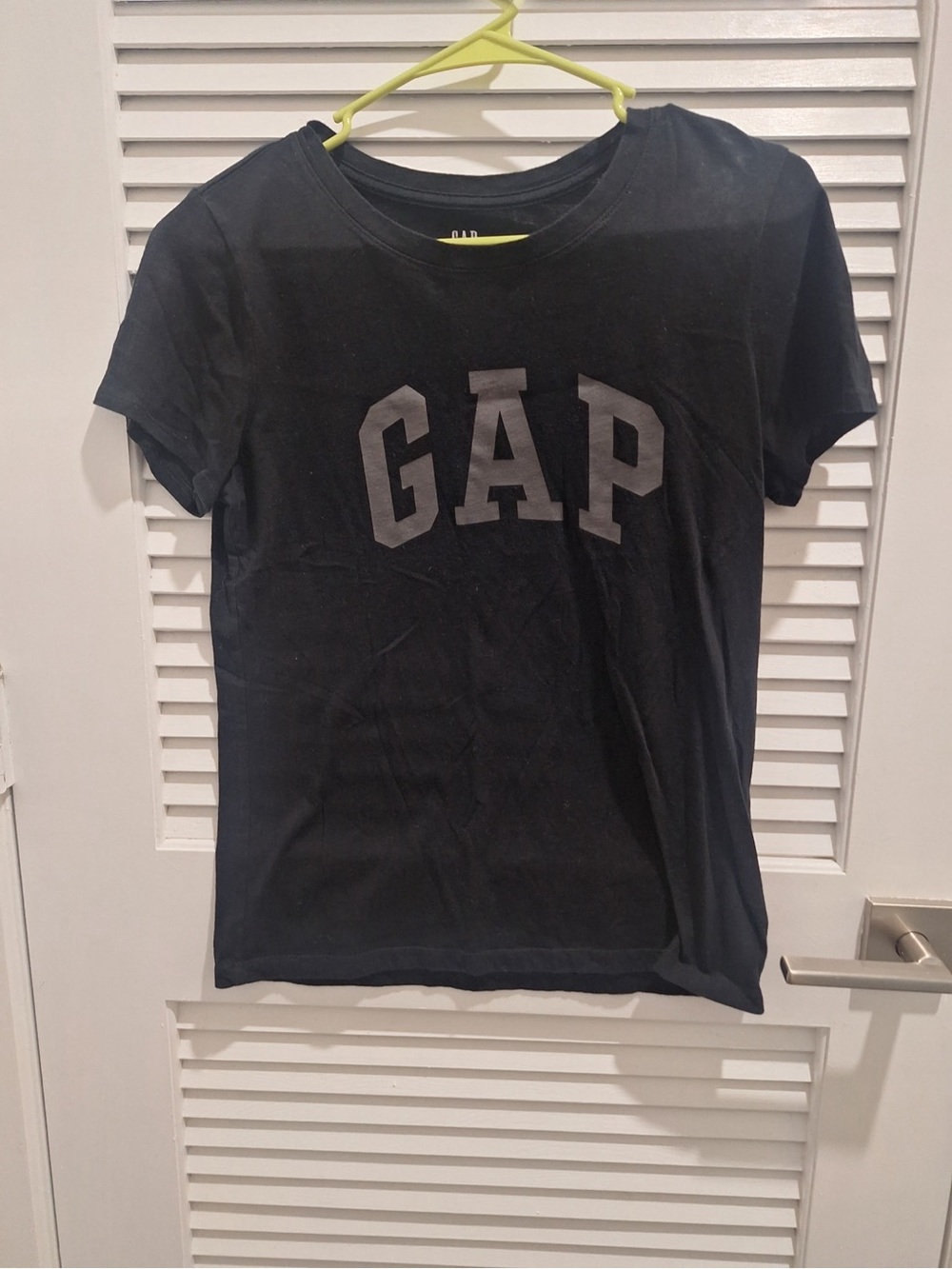 GAP Woman’s Black Logo T-Shirt